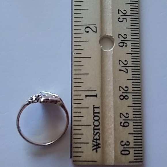 10k yellow gold blackk hills gold leaf Ring - Picture 2 of 3